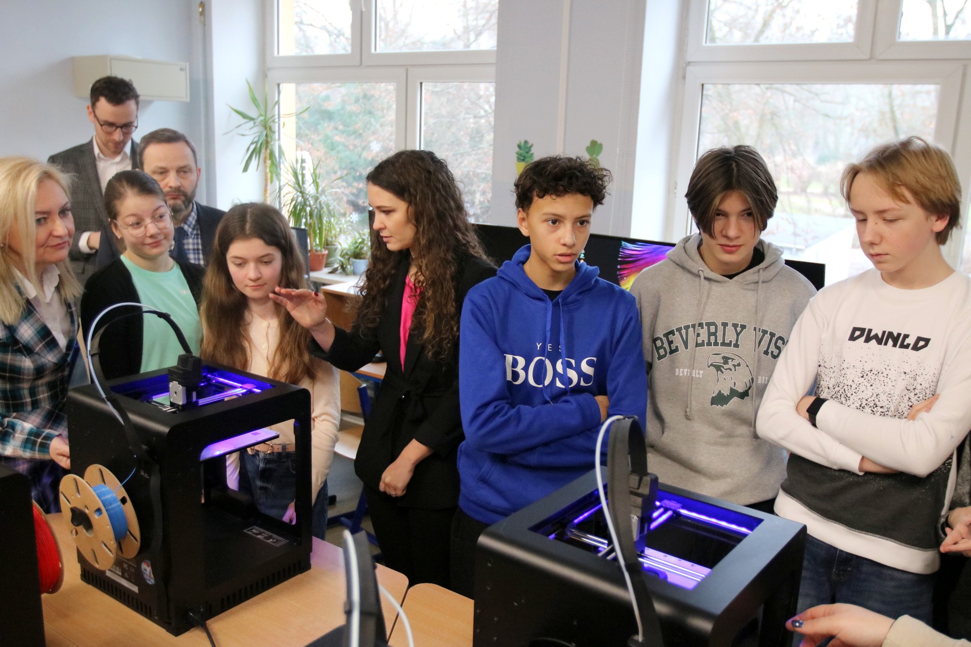 Uczniowie biorą udział w warsztatach przygotowanych przez Mobilne Laboratoria Przyszłości