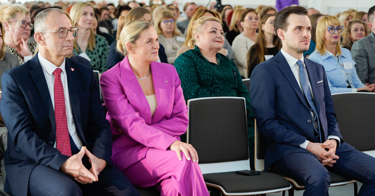  Barbara Nowacka, Minister Edukacji, dr Tomasz Gajderowicz, zastępca dyrektora IBE PIB. Fot. MEN